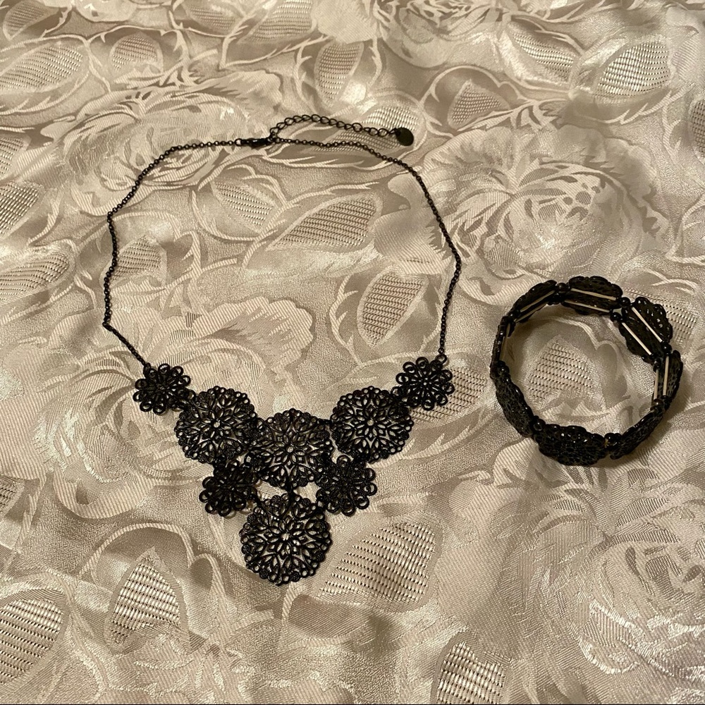 Francesca’s - Black Lotus Necklace w/ Bracelet